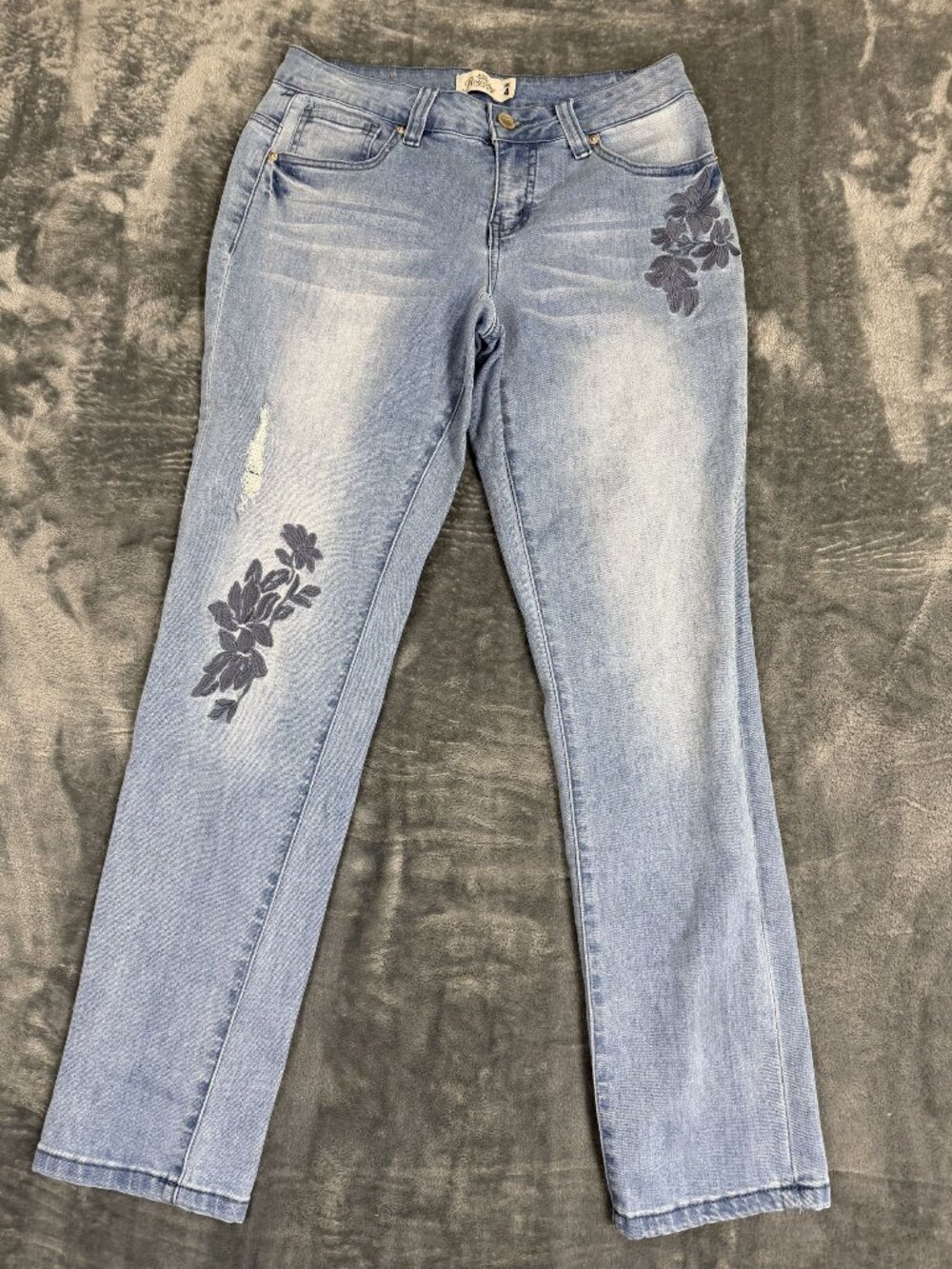 Royalty For Me Womens Floral Embroidered & Distressed Light Wash Jeans Size 4